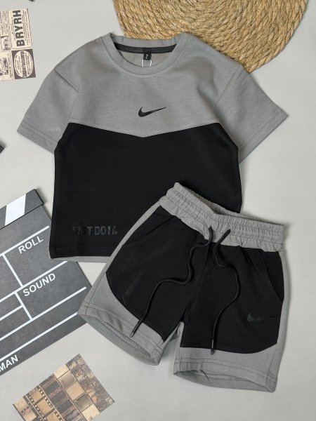 رمادي واسود