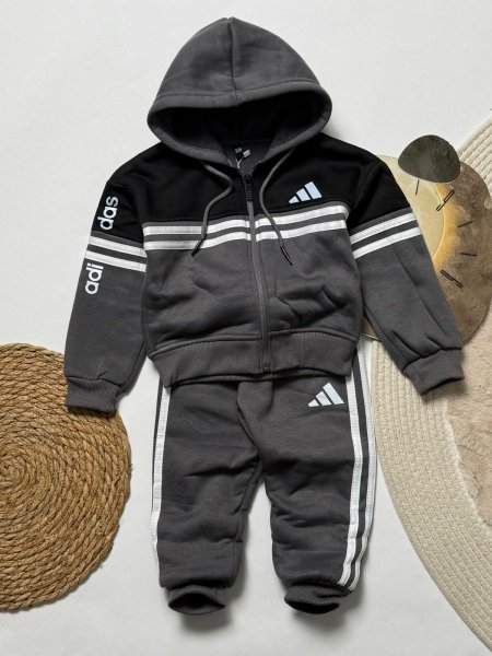 اسود و رمادي