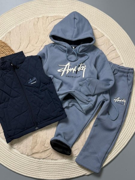 ازرق مع كحلي