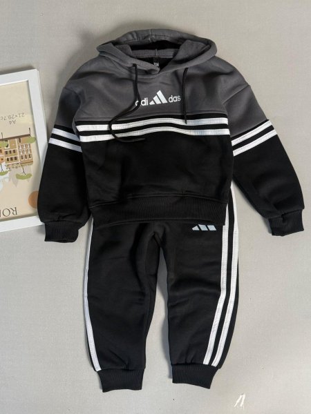 اسود و رمادي