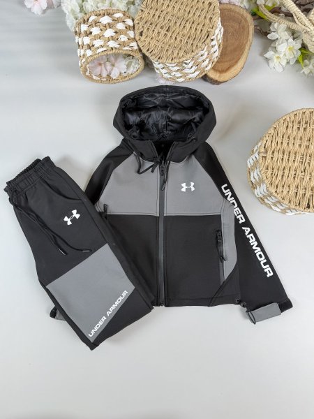 ترينج ولادي ووتر بروف Under Armour