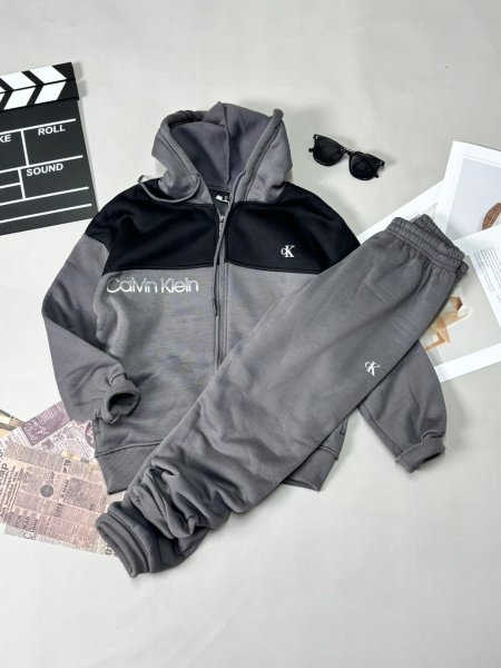 اسود و رمادي