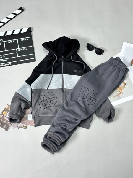 اسود ورمادي