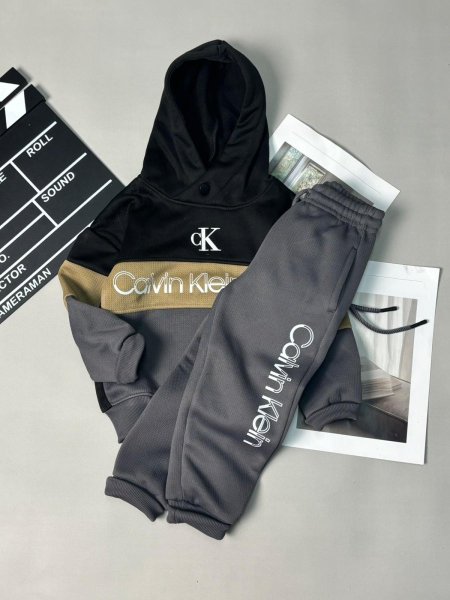 اسود مع سكني